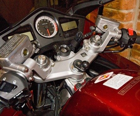 RAM MOUNTS Uchwyt montowany w trzon widelca w motocyklu z kulą 1 cal